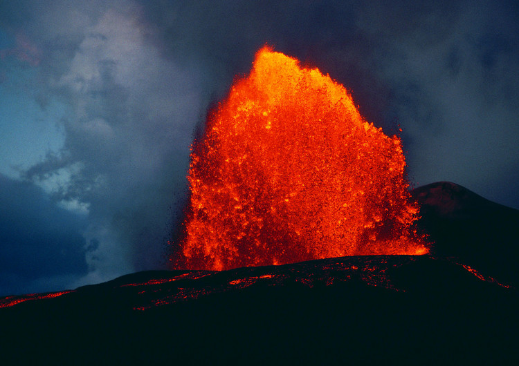 壮观火山爆发高清壁纸