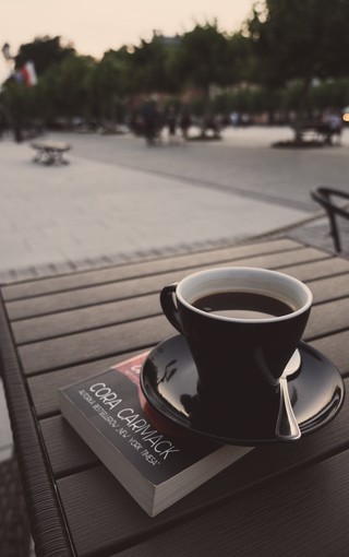 清晨一杯咖啡图片唯美图片