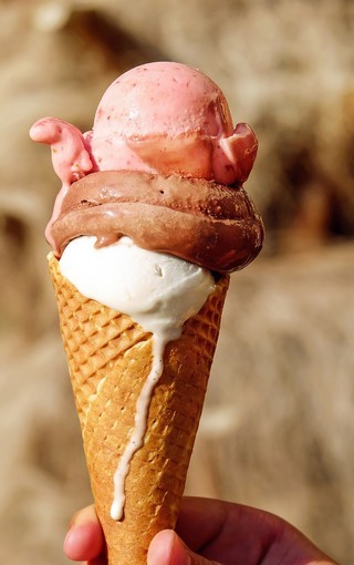 冰淇淋甜筒图片壁纸